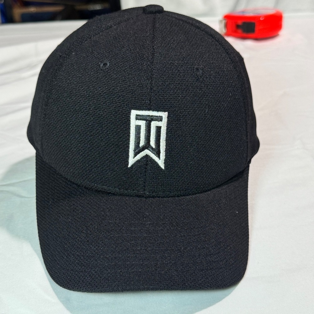 Nike Tiger Woods TW Golf Hat Flexfit Mens Black Mesh Swoosh Cap